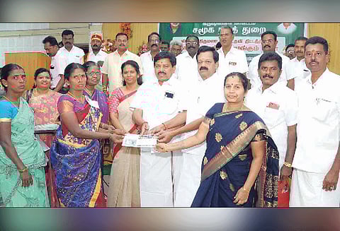 கிருஷ்ணகிரியில் 1,851 பயனாளிகளுக்கு திருமண நிதி உதவியுடன் தாலிக்கு தங்கம் அசோக்குமார் எம்.பி.வழங்கினார்