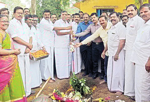 தர்மபுரி அவ்வையார் அரசு பள்ளியில் ரூ.5.61 கோடியில் புதிய வகுப்பறை கட்டிடங்கள் அமைச்சர் கே.பி.அன்பழகன் அடிக்கல் நாட்டினார்