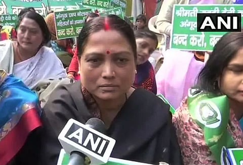 மத்திய மந்திரி ராம்விலாஸ் பஸ்வானுக்கு எதிராக மகள் போராட்டம்