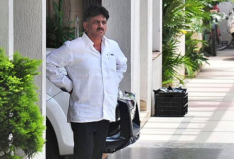 காங்கிரஸ் எம்.எல்.ஏக்கள் 3 பேர் மும்பையில் பாஜக தலைவர்களுடன் உள்ளனர்: கர்நாடக மந்திரி டிகே.சிவக்குமார்