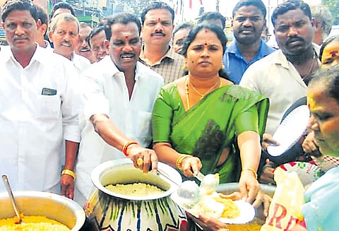 அ.தி.மு.க. சார்பில் சமத்துவ பொங்கல் விழா