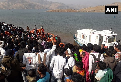 மகாராஷ்டிராவில் நர்மதை ஆற்றில் படகு கவிழ்ந்ததில் 6 பேர் பலி