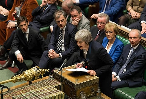 பிரிட்டன் நாடாளுமன்றம்: தெரசா மே ஆட்சியின் மீது கொண்டுவந்த நம்பிக்கை இல்லா தீர்மானம் தோல்வி