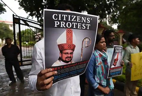 பேராயர் மூலக்கல்லுக்கு எதிராக போராடிய கன்னியாஸ்திரிகள் கோட்டயம் கான்வென்ட்டை விட்டு வெளியேற உத்தரவு