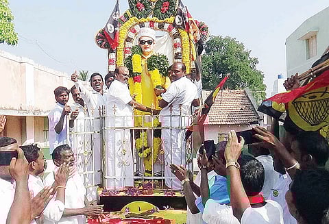 மாவட்டத்தில் எம்.ஜி.ஆர். பிறந்த நாள் விழா கொண்டாட்டம்