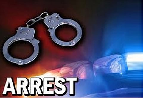 டாஸ்மாக் கடை சுவரில் துளை போட்டு மதுபாட்டில்கள் திருடிய அண்ணன்-தம்பி உள்பட 5 பேர் கைது