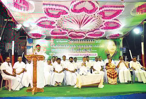 ரூ.512 கோடியில் கிருஷ்ணகிரி - திண்டிவனம் நெடுஞ்சாலை பணிகள் தொடக்கம் அசோக்குமார் எம்.பி. தகவல்