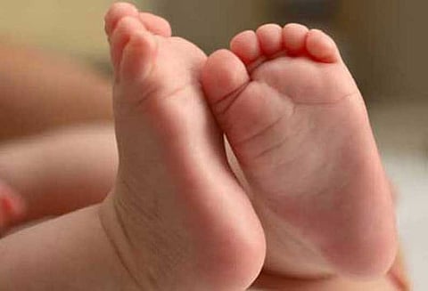 ஒரகடம் அருகே மோட்டார் சைக்கிள்- பஸ் மோதல்; குழந்தை பலி