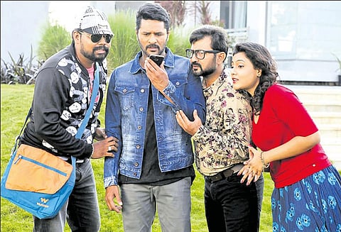 ‘சார்லி சாப்ளின்-2’ படத்தில் விவேக் பிரசன்னா, பிரபுதேவா, அரவிந்த் ஆகாஷ், சந்தனா.