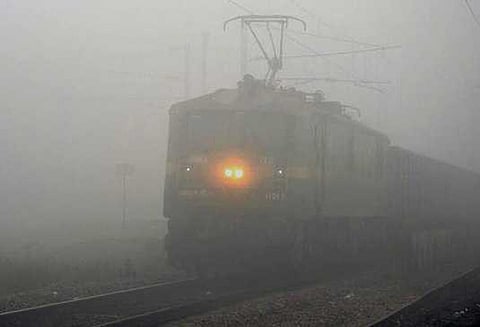 டெல்லியில் கடும் பனி மூட்டம்: 11 ரயில்கள் தாமதம்