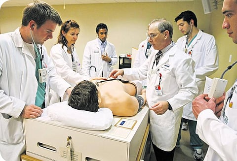 மத்திய அரசு துறைகளில் உதவி பேராசிரியர், மருத்துவ அதிகாரி பணிகள்- 358 காலியிடங்கள்