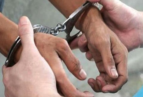 இந்திய மாணவி உள்பட 22 பேரை பலி கொண்ட வங்காளதேச ஓட்டல் தாக்குதலுக்கு ஆயுதங்களை வழங்கியவர் கைது