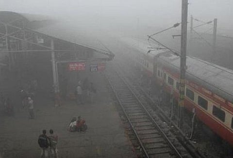 டெல்லியில் கடும் பனிமூட்டம்: 15 ரயில்கள் தாமதம்