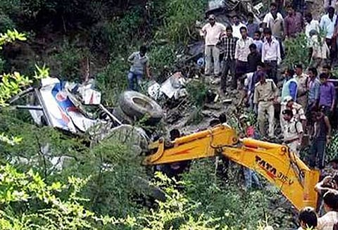 ஒடிசாவில் லாரி கவிழ்ந்து விபத்து - 11 பேர் பலி, 25 பேர் படுகாயம்