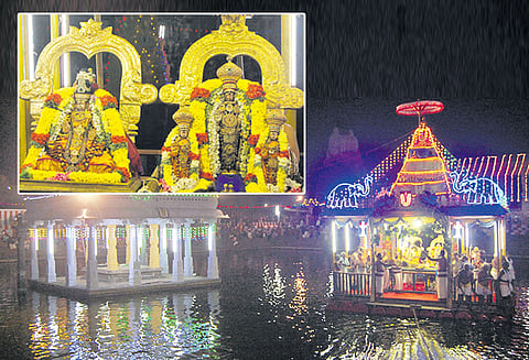 காஞ்சீபுரம் வரதராஜ பெருமாள் கோவில் தெப்பத்திருவிழா