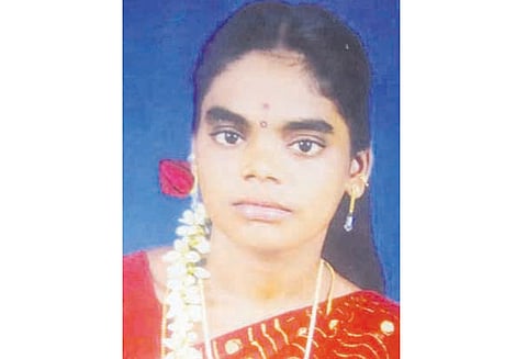 புதுக்கோட்டை அருகே சோகம்: கியாஸ் சிலிண்டர் வெடித்ததில் காயமடைந்த தாய்-2 குழந்தைகள் பலி