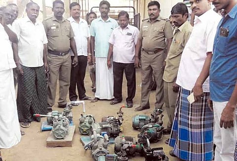 சாத்தான்குளம்-கயத்தாறு பகுதியில் வீடுகளில் குடிநீர் இணைப்பில் முறைகேடு; 37 மின் மோட்டார்கள் பறிமுதல்