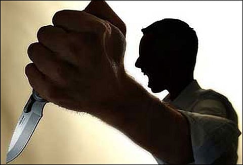 புனேயில் பயங்கரம் மனைவி, மகள் குத்திக்கொலை வாலிபர் கைது