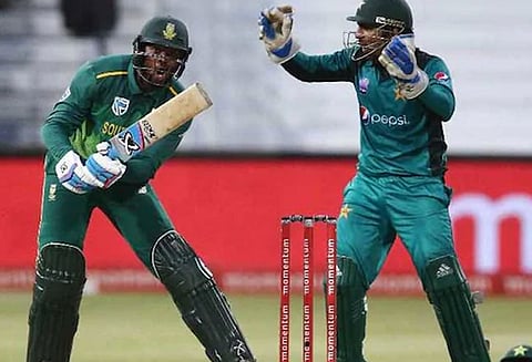 இனவெறி சர்ச்சை: பாகிஸ்தான் கிரிக்கெட் அணியின் கேப்டன் மன்னிப்பு கோரினார்