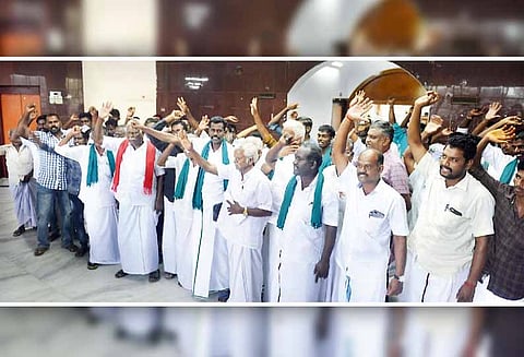 ஹைட்ரோ கார்பன் திட்டத்தை ரத்து செய்ய வலியுறுத்தி குறைதீர்க்கும் கூட்டத்தில் இருந்து விவசாயிகள் வெளிநடப்பு