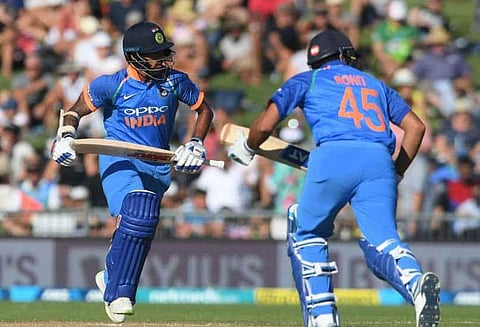 2வது ஒரு நாள் போட்டி; நியூசிலாந்து வெற்றி பெற 325 ரன்கள் இலக்காக நிர்ணயிக்கப்பட்டது