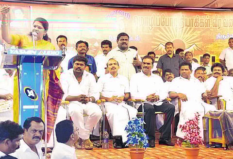 சபரிமலை விவகாரத்தில் பா.ஜ.க.வினர் அரசியல் செய்கின்றனர் கனிமொழி எம்.பி. குற்றச்சாட்டு