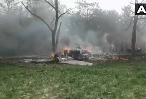 உத்தரபிரதேசத்தில் விமானப்படை விமானம் விழுந்து விபத்து