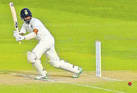 ரஞ்சி கிரிக்கெட்டில் கர்நாடகாவை வீழ்த்தி சவுராஷ்டிரா அணி இறுதிப்போட்டிக்கு தகுதி