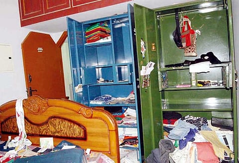 ஈரோட்டில் நள்ளிரவில் துணிகரம், 3 பேரை கட்டிப்போட்டு 35 பவுன் நகை கொள்ளை