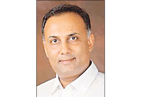 கீழ்த்தரமான அரசியலில் ஈடுபடுகிறார் எடியூரப்பா: தினேஷ் குண்டுராவ் குற்றச்சாட்டு