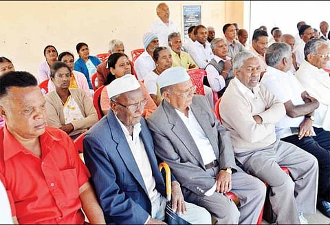 பச்சை தேயிலை கிலோவுக்கு ரூ.30 விலை நிர்ணயம் செய்யக்கோரி - ஊட்டியில் விவசாயிகள் உண்ணாவிரதம்