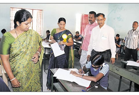 நெல்லை மாவட்டத்தில் 39,457 மாணவ-மாணவிகள் பிளஸ்-2 தேர்வு எழுதினர்
