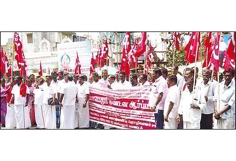 மணல் குவாரி அமைக்க வலியுறுத்தி மாட்டுவண்டி தொழிலாளர்கள் கண்டன ஆர்ப்பாட்டம்