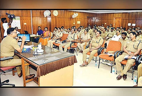 தேர்தல் பாதுகாப்பு பணி குறித்த ஆலோசனை கூட்டம் - போலீஸ் சூப்பிரண்டு ஜெயக்குமார் தலைமையில் நடந்தது