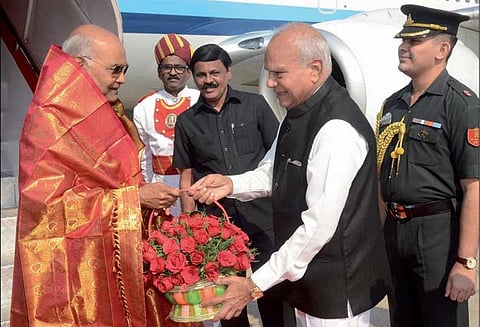 டெல்லியில் இருந்து விமானம் மூலம் ஜனாதிபதி ராம்நாத் கோவிந்த் கோவை வந்தார் - கவர்னர், அமைச்சர் வரவேற்றனர்