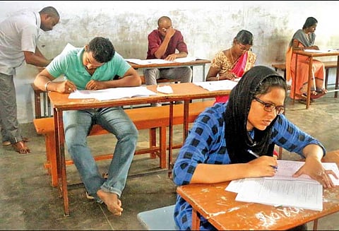 டி.என்.பி.எஸ்.சி. குரூப்-1 தேர்வு 8 ஆயிரத்து 527 பேர் எழுதினர்