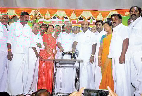 ஜெயலலிதா பிறந்த நாள் விழா: ஏழைகளுக்கு நலத்திட்ட உதவிகள்