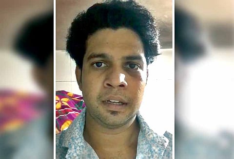 மாணவிகளை மிரட்டி ஆபாச படம் எடுத்த வழக்கு, போலீசாரால் தேடப்படும் திருநாவுக்கரசு 2 வீடியோக்கள் வெளியிட்டார்