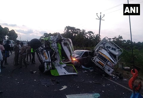 இராமநாதபுரம் அருகே அதிகாலையில் வாகனங்கள் மோதல்: 2 பேர் பலி