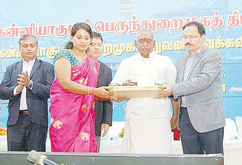 கன்னியாகுமரியில் துறைமுக நிறுவனம் மத்திய மந்திரி பொன்.ராதாகிருஷ்ணன் தொடங்கி வைத்தார்