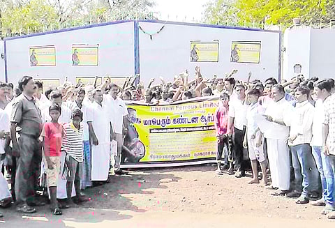 மீண்டும் திறக்க எதிர்ப்பு: உருக்கு ஆலையை முற்றுகையிட்ட பொதுமக்கள்