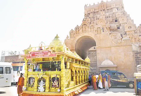 தஞ்சை பெரிய கோவிலுக்கு ராமராஜ்ய ரதம் வருகை ஏராளமான பக்தர்கள் தரிசனம்