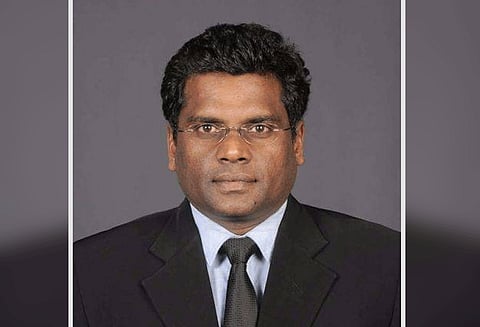 வெயிலில் இருந்து காத்துக்கொள்ள பகல் 12 மணி முதல் 3 மணி வரை வெளியில் செல்வதை தவிர்க்க வேண்டும் கலெக்டர் அறிவுரை