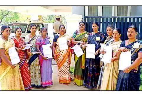 பொள்ளாச்சியில் 4 பேர் கைது, பாலியல் பலாத்கார வழக்கை சி.பி.சி.ஐ.டி.க்கு மாற்ற வேண்டும்