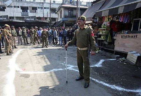 ஜம்முவில் கையெறி குண்டு வீச்சு: பலி எண்ணிக்கை 2 ஆக உயர்வு