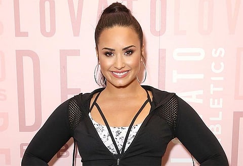 காதல் தோல்விக்கு பின்னர் தனக்கு தானே வாழ்த்து அனுப்பிய ‘பாப்’ பாடகி