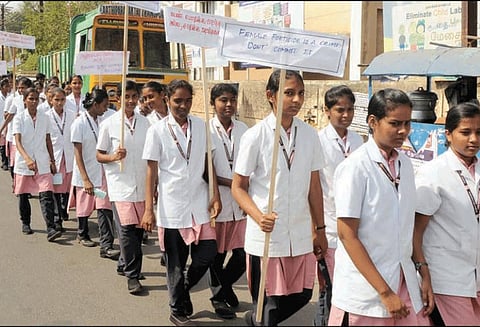 நாமக்கல்லில் பெண் சிசு கருக்கொலை தடுப்பு விழிப்புணர்வு ஊர்வலம் 400-க்கும் மேற்பட்ட மாணவ, மாணவிகள் பங்கேற்பு