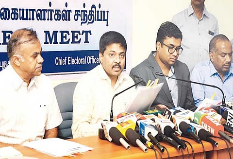 புதுச்சேரியில் 9½ லட்சம் வாக்காளர்கள் ஆண்களை விட பெண்கள்அதிகம்