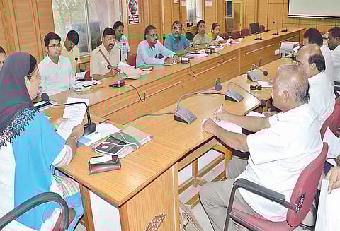 தேர்தல் நடத்தை விதிமுறை அமல்: ஆவணங்கள் இன்றி கொண்டு செல்லும் பணம் பறிமுதல் கலெக்டர் ஆசியா மரியம் எச்சரிக்கை