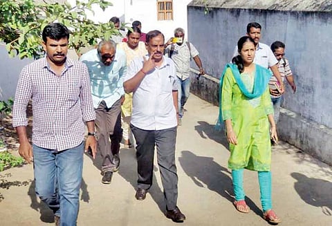 பொள்ளாச்சி பாலியல் வழக்கு சி.பி.சி.ஐ.டி. விசாரணை தொடங்கியது, சம்பவம் நடந்த இடத்தில் போலீஸ் உயர் அதிகாரிகள் ஆய்வு